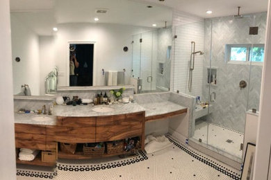 ロサンゼルスにあるトラディショナルスタイルのおしゃれな浴室の写真