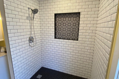 Mid-sized minimalist kids' porcelain tile bathroom photo in Minneapolis