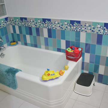 Kids bathroom with a classic tub in a Midcentury modern bathroom in Fresno Calif