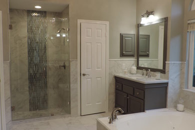 Example of a classic bathroom design in Houston