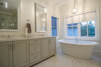 Example of a classic bathroom design in Vancouver