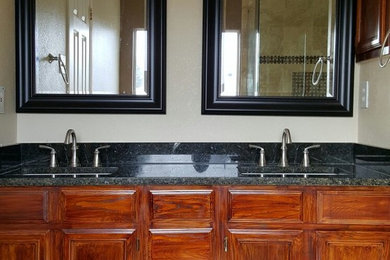 ダラスにあるトラディショナルスタイルのおしゃれな浴室の写真