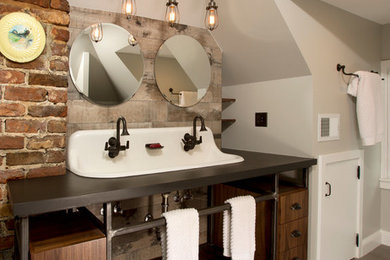Bathroom - bathroom idea in New York