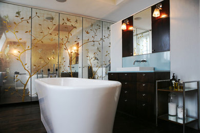 ロンドンにあるコンテンポラリースタイルのおしゃれな浴室の写真