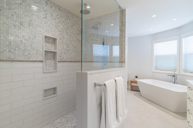 Example of a mid-sized classic master white tile ceramic tile, white floor and single-sink bathroom design in Vancouver with shaker cabinets, white cabinets, a one-piece toilet, gray walls, quartz countertops, white countertops, a niche and a built-in vanity