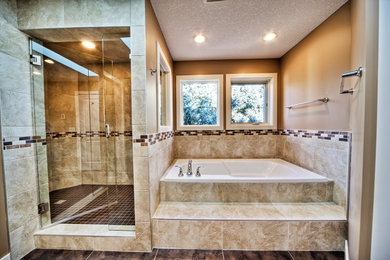 カルガリーにあるトラディショナルスタイルのおしゃれな浴室の写真