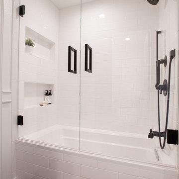 Lake Highlands Black and White Bath