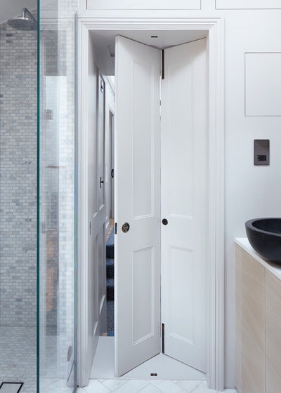 Contemporary Bathroom by Fraher & Findlay Architects Ltd