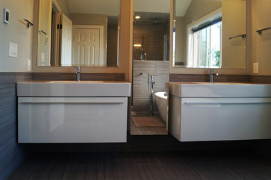 Example of a trendy bathroom design in Seattle
