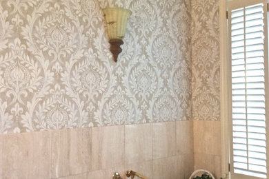 Cette image montre une très grande douche en alcôve principale traditionnelle avec un lavabo posé, un placard à porte plane, des portes de placard beiges, un plan de toilette en surface solide, une baignoire en alcôve, WC séparés, un carrelage beige, un carrelage de pierre et un mur beige.