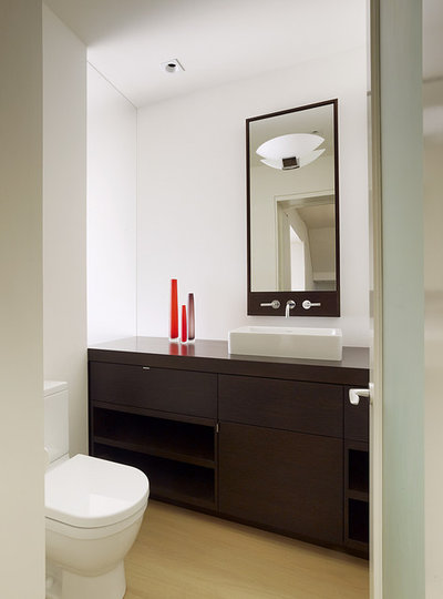 Modern Bathroom by John Maniscalco Architecture