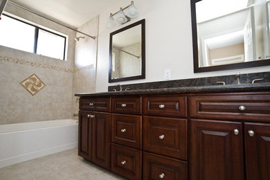 Example of a classic bathroom design in San Diego