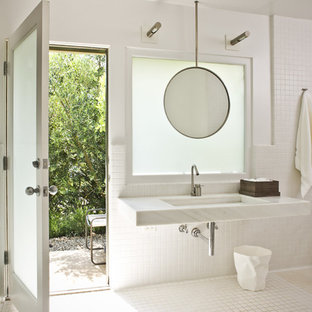 Idee per una stanza da bagno contemporanea con top in marmo