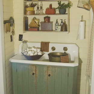 Immagine di una stanza da bagno country