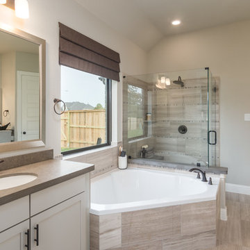 League City, Texas | Victory Lakes - Premier Rosewood Master Bathroom