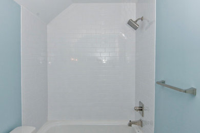 Example of an arts and crafts bathroom design in Cincinnati