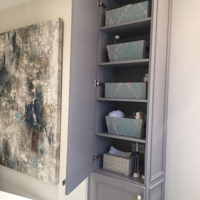 Example of a large transitional master white tile and porcelain tile porcelain tile bathroom design in Montreal with furniture-like cabinets, gray cabinets, a one-piece toilet, gray walls, an undermount sink and quartz countertops
