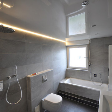 Linear LED light with lacquered stretch ceiling in ultra-modern bathroom