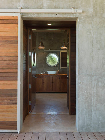 Modern Bathroom by Andrew Hinman Architecture