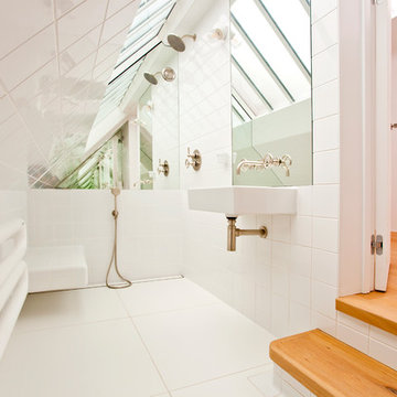 Loft bathroom with rounded D-tiles