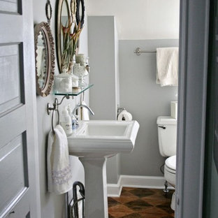 Bathroom - traditional bathroom idea in Hawaii with a pedestal sink