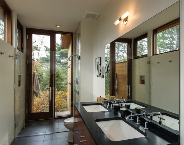 Midcentury Bathroom by Hammer Architects