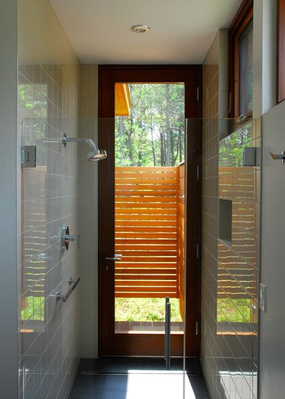 Midcentury Bathroom by Hammer Architects