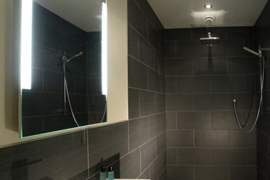 ウィルトシャーにあるコンテンポラリースタイルのおしゃれな浴室の写真