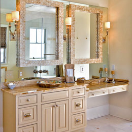 https://www.houzz.com/photos/lorraine-vale-traditional-bathroom-charleston-phvw-vp~125604