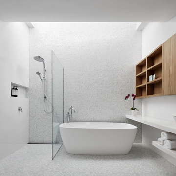 Luxe Urban Residence - Family Bathroom