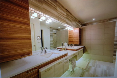 Bathroom - contemporary bathroom idea in Montreal