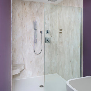 75+ Bäder mit bodengleicher Dusche und lila Wandfarbe Ideen & Bilder
