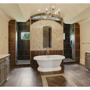 Luxurious Master Bath with Amazing Design