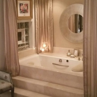 Trendy corner bathtub photo in Tampa