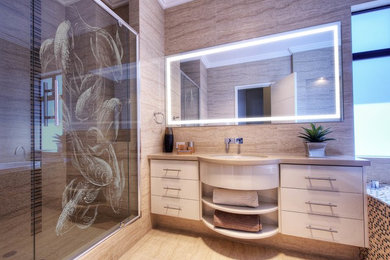 シドニーにあるアジアンスタイルのおしゃれな浴室の写真