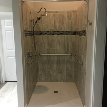 Luxury Shower, 4' x 4', with Barrier Free Entry