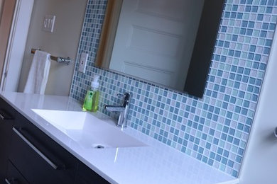 Bathroom - modern bathroom idea in Ottawa