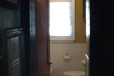 ニューヨークにあるカントリー風のおしゃれな浴室の写真
