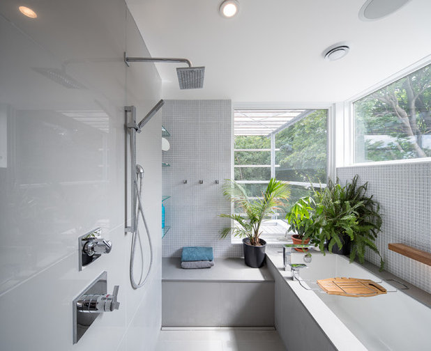 コンテンポラリー 浴室 by John Donkin Architect Inc.