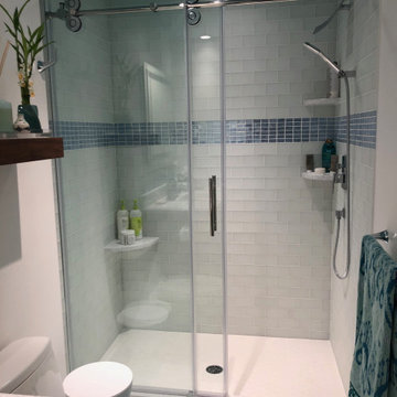Main bathroom, midcentury modern home
