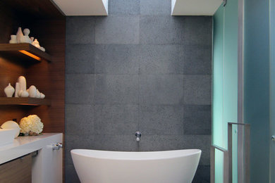 Imagen de cuarto de baño actual con bañera exenta