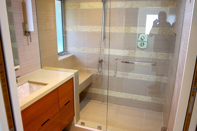 На фото: ванная комната в стиле ретро с
