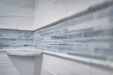 バーリントンにあるトランジショナルスタイルのおしゃれな浴室の写真