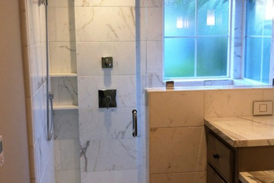 Ejemplo de cuarto de baño principal clásico renovado de tamaño medio