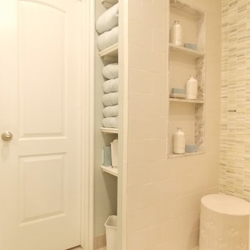 Marble Mosaic Tile Walk-In Shower with Niches