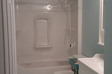 エドモントンにあるおしゃれな浴室の写真