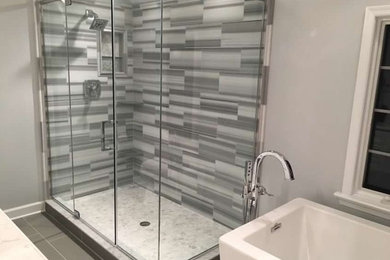 Example of a transitional bathroom design in Detroit
