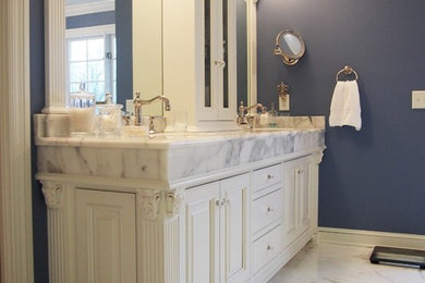 Inspiration for a timeless bathroom remodel in Cleveland