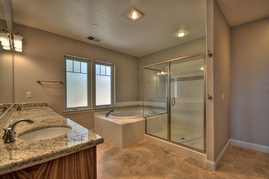 Идея дизайна: ванная комната в классическом стиле с фасадами цвета дерева среднего тона, угловой ванной, угловым душем, бежевой плиткой, керамической плиткой, коричневыми стенами и столешницей из гранита