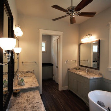 Master bath - Hill Country Hideaway